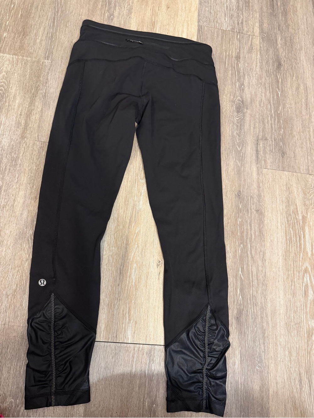 Lululemon Black Athletic Leggings with Gathered Hem on ankle woman’s 6 lulu